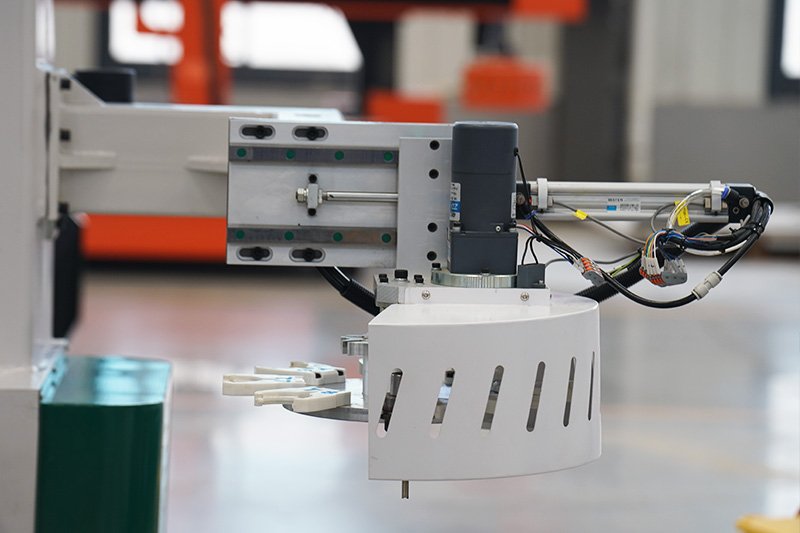 5 axis cnc machining center tool magazine