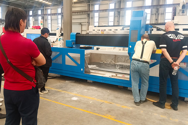 Why Russian Customers Buy China's CNC Machine for Quartz Stone Cutting? 2 Russian Customers Experience Sharing 2