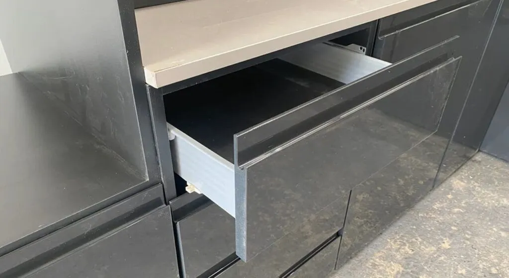 integrated j pull handle kitchen cabinet door with seamless profile edge sealing